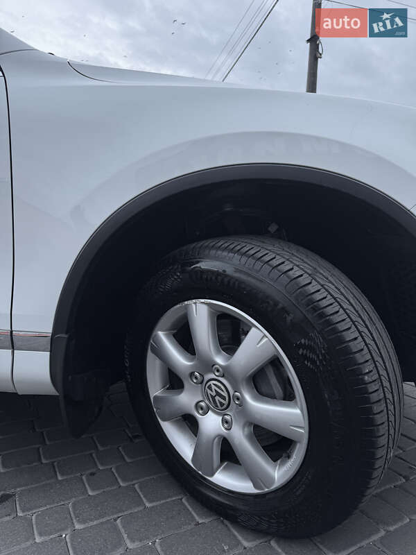 Внедорожник / Кроссовер Volkswagen Touareg 2014 в Хмельницком