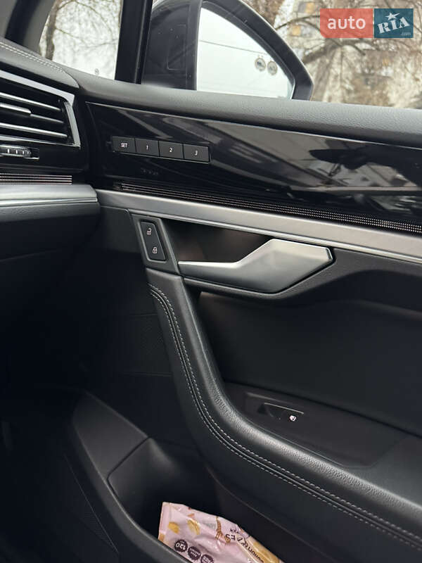 Внедорожник / Кроссовер Volkswagen Touareg 2021 в Запорожье