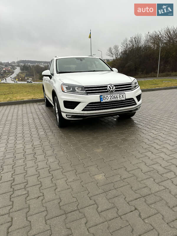 Внедорожник / Кроссовер Volkswagen Touareg 2015 в Тернополе