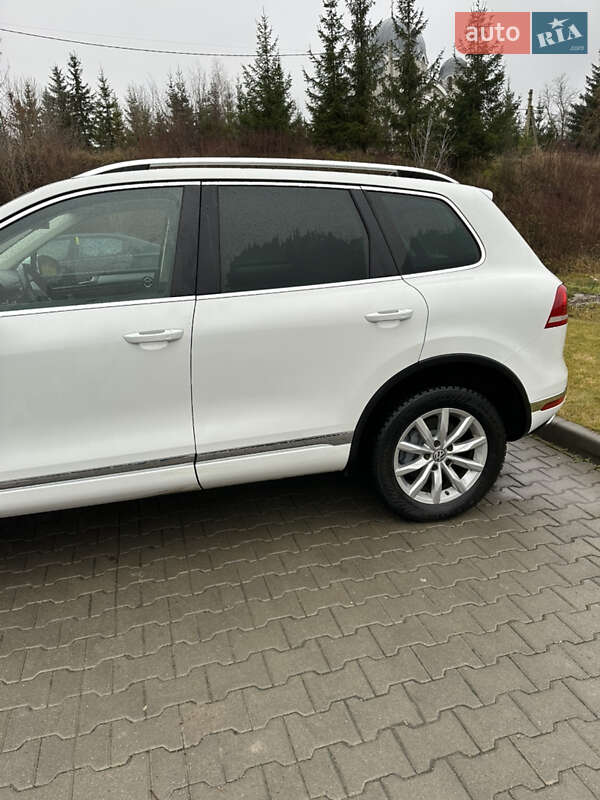 Внедорожник / Кроссовер Volkswagen Touareg 2015 в Тернополе