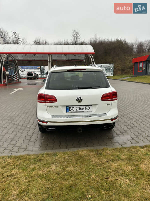 Внедорожник / Кроссовер Volkswagen Touareg 2015 в Тернополе
