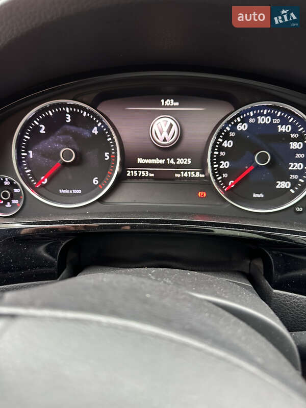 Внедорожник / Кроссовер Volkswagen Touareg 2015 в Тернополе