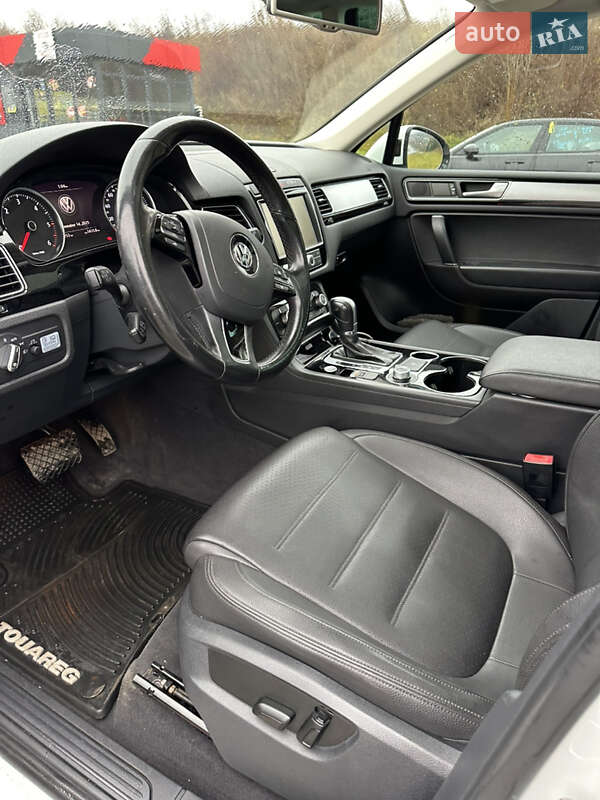 Внедорожник / Кроссовер Volkswagen Touareg 2015 в Тернополе