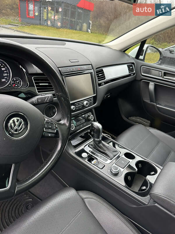 Внедорожник / Кроссовер Volkswagen Touareg 2015 в Тернополе
