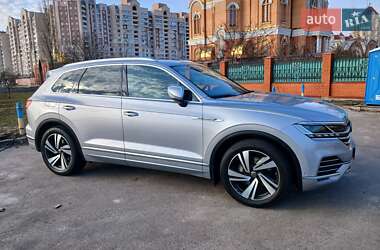 Позашляховик / Кросовер Volkswagen Touareg 2020 в Києві