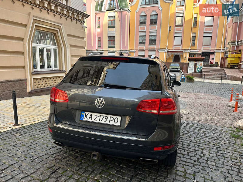 Внедорожник / Кроссовер Volkswagen Touareg 2011 в Киеве
