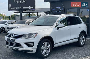 Внедорожник / Кроссовер Volkswagen Touareg 2014 в Мукачево