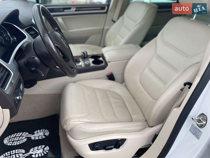 Позашляховик / Кросовер Volkswagen Touareg 2014 в Мукачевому