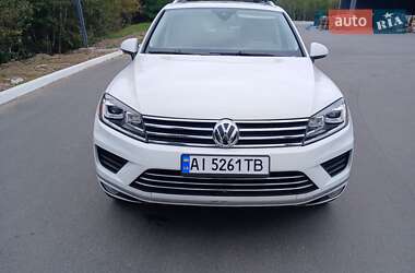 Позашляховик / Кросовер Volkswagen Touareg 2015 в Києві