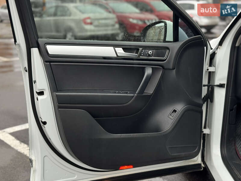 Внедорожник / Кроссовер Volkswagen Touareg 2014 в Киеве фото 23 Внедорожник / Кроссовер Volkswagen Touareg 2014 в Киеве