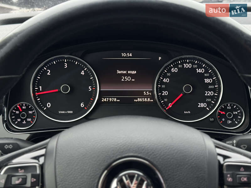 Внедорожник / Кроссовер Volkswagen Touareg 2014 в Киеве фото 39 Внедорожник / Кроссовер Volkswagen Touareg 2014 в Киеве