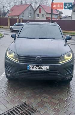 Позашляховик / Кросовер Volkswagen Touareg 2017 в Києві
