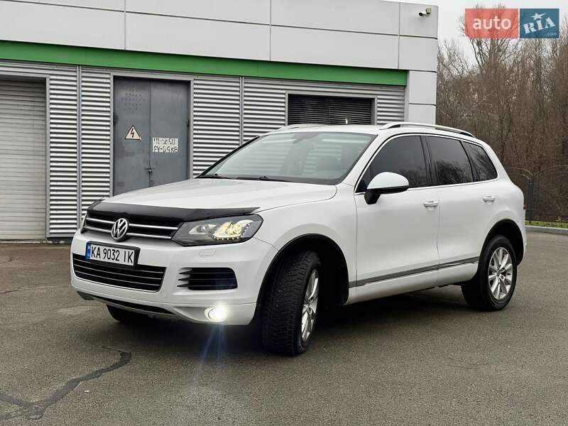 Внедорожник / Кроссовер Volkswagen Touareg 2014 в Киеве
