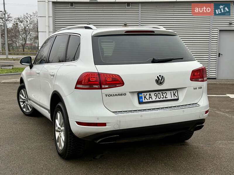 Внедорожник / Кроссовер Volkswagen Touareg 2014 в Киеве