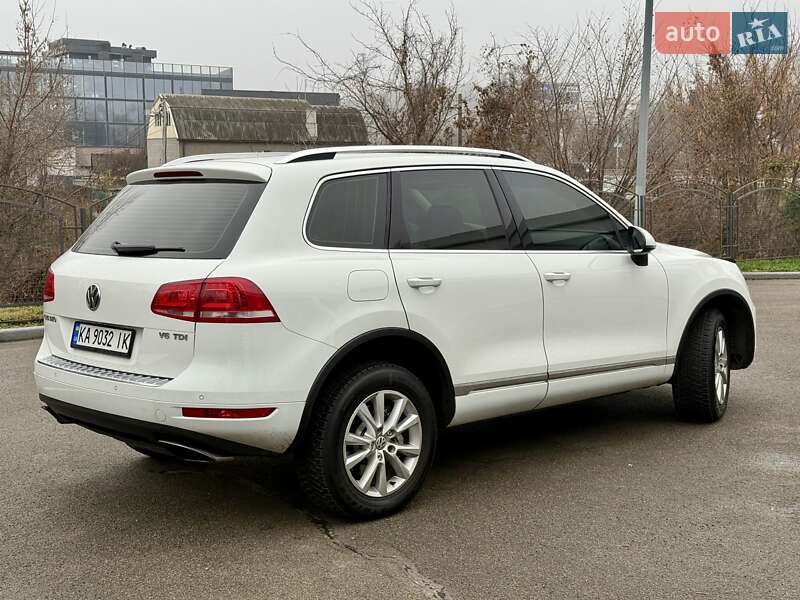 Внедорожник / Кроссовер Volkswagen Touareg 2014 в Киеве