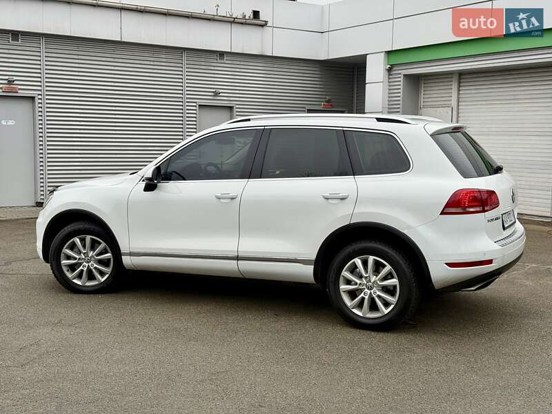 Внедорожник / Кроссовер Volkswagen Touareg 2014 в Киеве