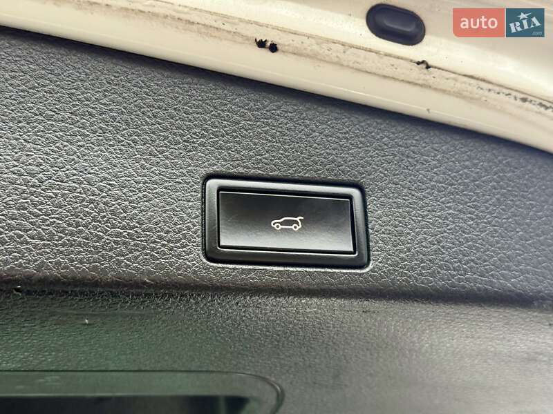 Внедорожник / Кроссовер Volkswagen Touareg 2014 в Киеве