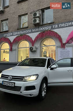 Позашляховик / Кросовер Volkswagen Touareg 2012 в Києві