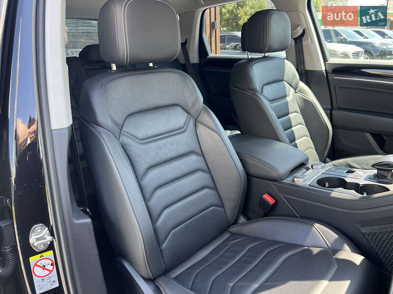 Внедорожник / Кроссовер Volkswagen Touareg 2021 в Ужгороде