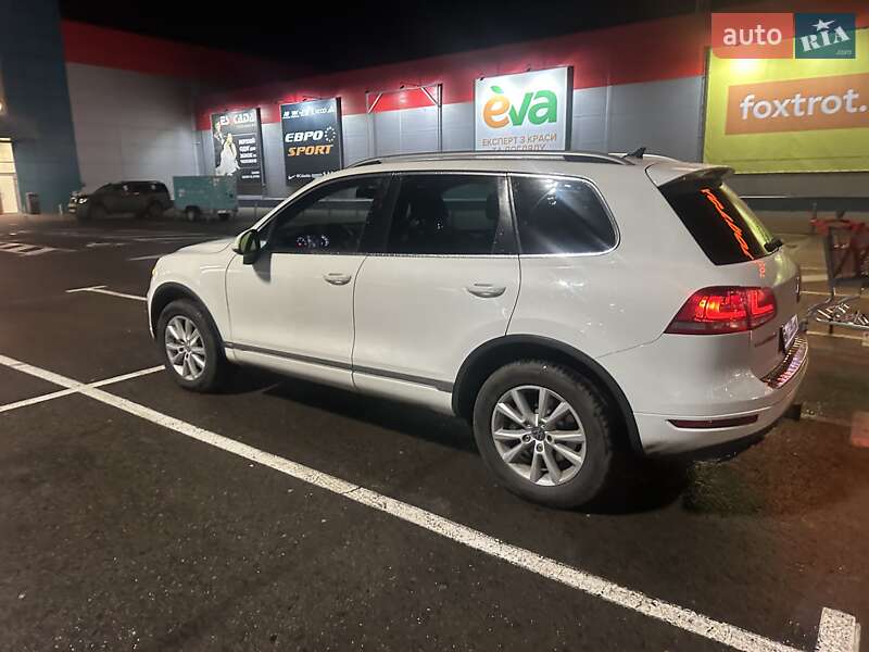 Внедорожник / Кроссовер Volkswagen Touareg 2014 в Ровно