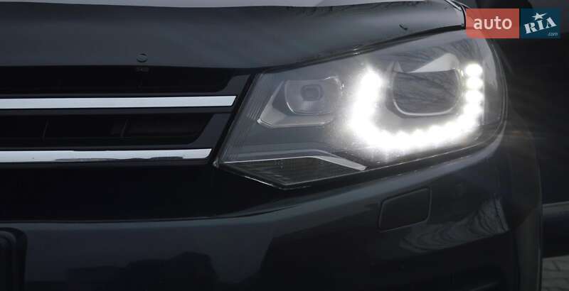 Позашляховик / Кросовер Volkswagen Touareg 2013 в Одесі