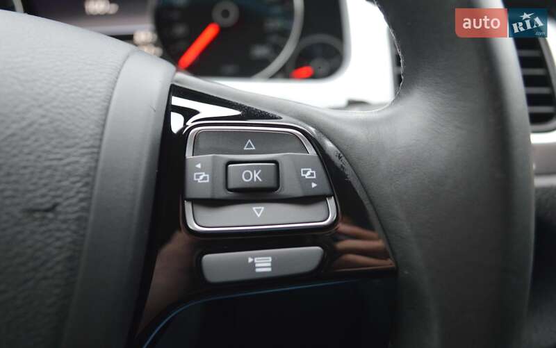 Позашляховик / Кросовер Volkswagen Touareg 2013 в Одесі