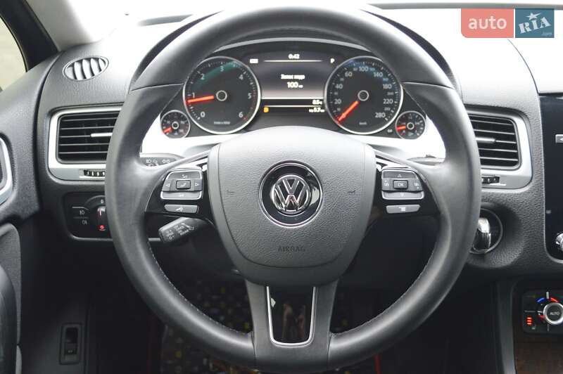 Позашляховик / Кросовер Volkswagen Touareg 2013 в Одесі