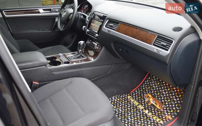 Позашляховик / Кросовер Volkswagen Touareg 2013 в Одесі