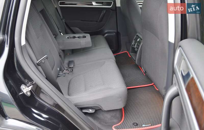 Позашляховик / Кросовер Volkswagen Touareg 2013 в Одесі