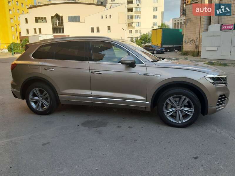 Внедорожник / Кроссовер Volkswagen Touareg 2018 в Киеве