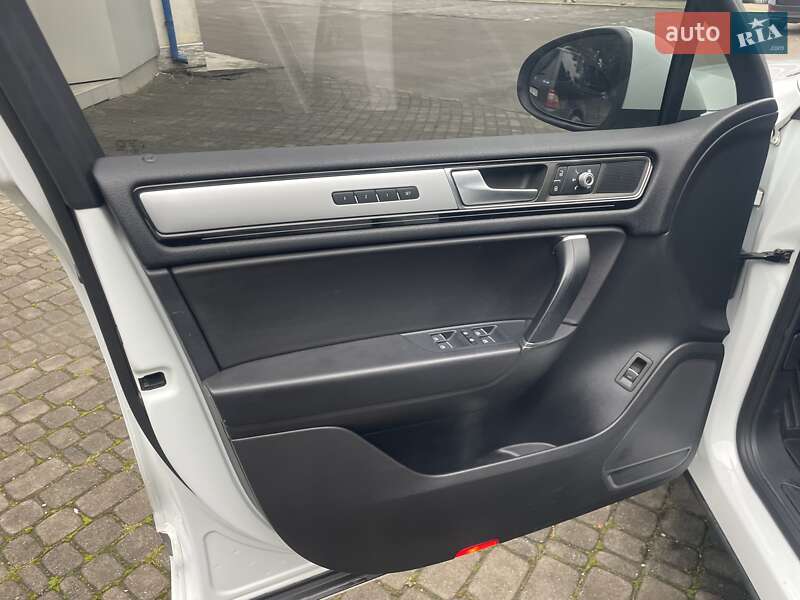 Позашляховик / Кросовер Volkswagen Touareg 2014 в Чернівцях фото 13 Позашляховик / Кросовер Volkswagen Touareg 2014 в Чернівцях