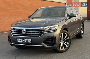 Позашляховик / Кросовер Volkswagen Touareg 2018 в Києві