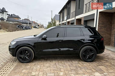 Внедорожник / Кроссовер Volkswagen Touareg 2011 в Черновцах