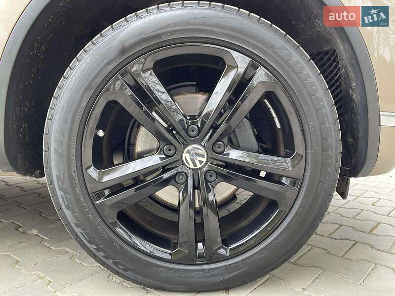 Позашляховик / Кросовер Volkswagen Touareg 2016 в Києві фото 29 Позашляховик / Кросовер Volkswagen Touareg 2016 в Києві