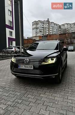 Внедорожник / Кроссовер Volkswagen Touareg 2016 в Хмельницком