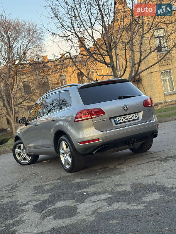 Позашляховик / Кросовер Volkswagen Touareg 2013 в Києві