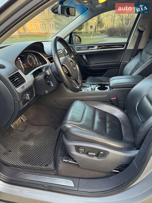 Позашляховик / Кросовер Volkswagen Touareg 2013 в Києві