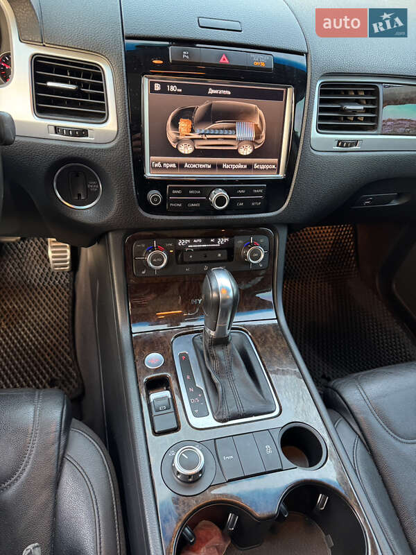 Позашляховик / Кросовер Volkswagen Touareg 2013 в Києві