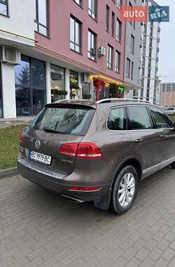 Внедорожник / Кроссовер Volkswagen Touareg 2012 в Львове