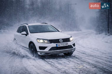 Внедорожник / Кроссовер Volkswagen Touareg 2017 в Киеве