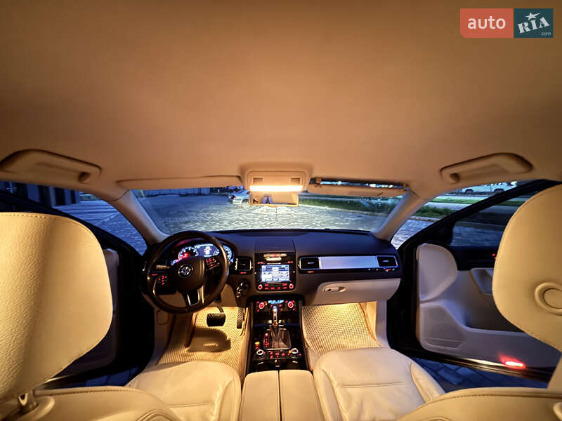 Позашляховик / Кросовер Volkswagen Touareg 2012 в Ужгороді