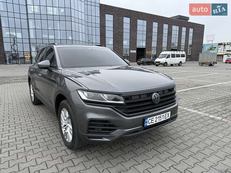 Позашляховик / Кросовер Volkswagen Touareg 2018 в Чернівцях