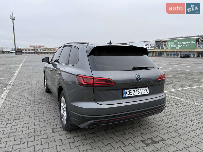 Позашляховик / Кросовер Volkswagen Touareg 2018 в Чернівцях