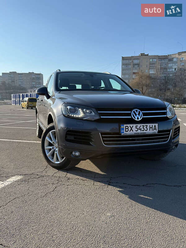 Позашляховик / Кросовер Volkswagen Touareg 2011 в Кам'янець-Подільському
