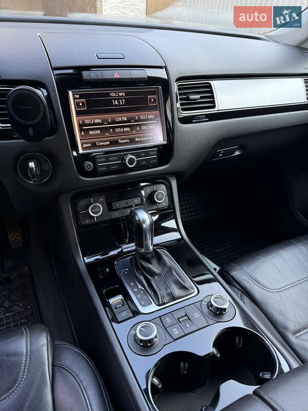 Позашляховик / Кросовер Volkswagen Touareg 2011 в Кам'янець-Подільському