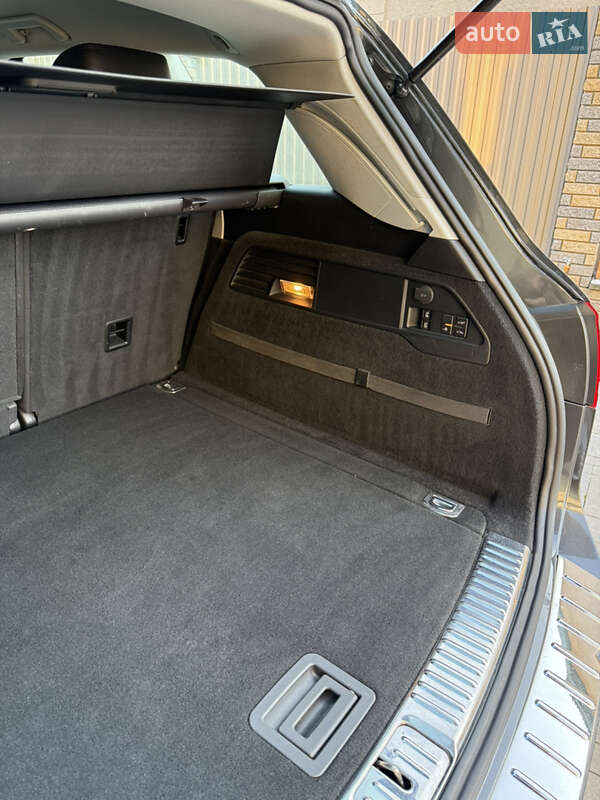 Позашляховик / Кросовер Volkswagen Touareg 2011 в Кам'янець-Подільському