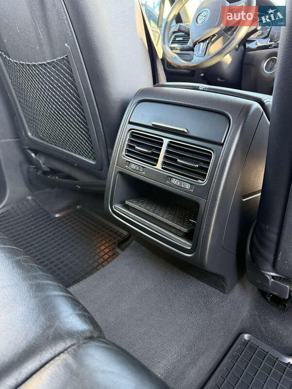 Позашляховик / Кросовер Volkswagen Touareg 2011 в Кам'янець-Подільському