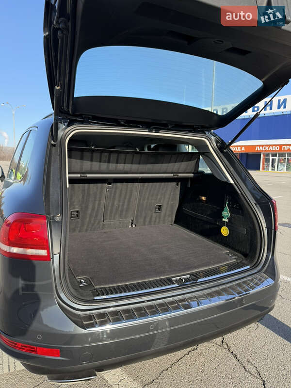 Позашляховик / Кросовер Volkswagen Touareg 2011 в Кам'янець-Подільському