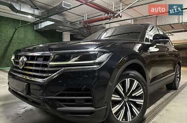 Позашляховик / Кросовер Volkswagen Touareg 2020 в Києві