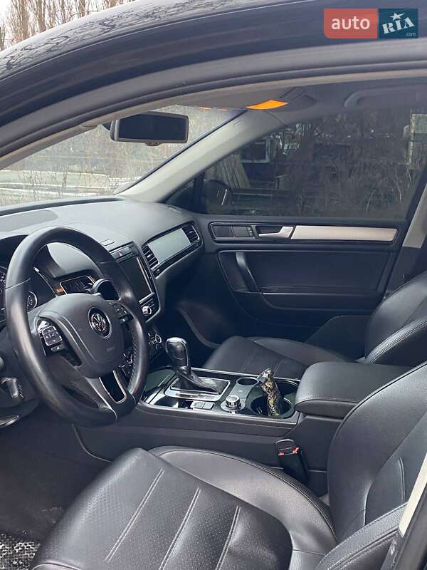 Позашляховик / Кросовер Volkswagen Touareg 2012 в Кам'янець-Подільському